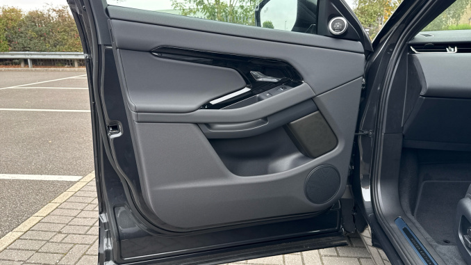 Land Rover Range Rover Evoque 1.5 P270e Hoxton Edition 5dr Auto Hatchback - Image 42